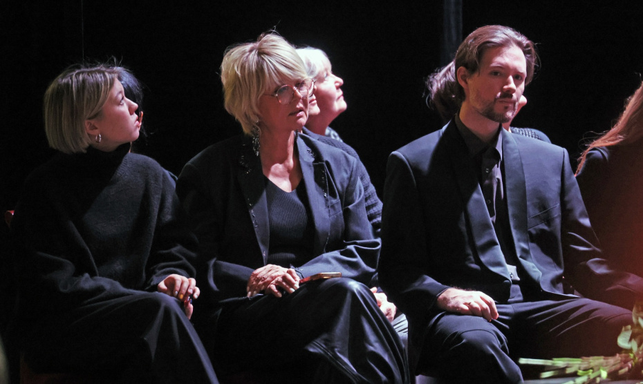 Телеведущая Юлия Меньшова и ее супруг, актер театра и кино Игорь Гордин принимают соболезнования в театре имени Пушкина в Москве