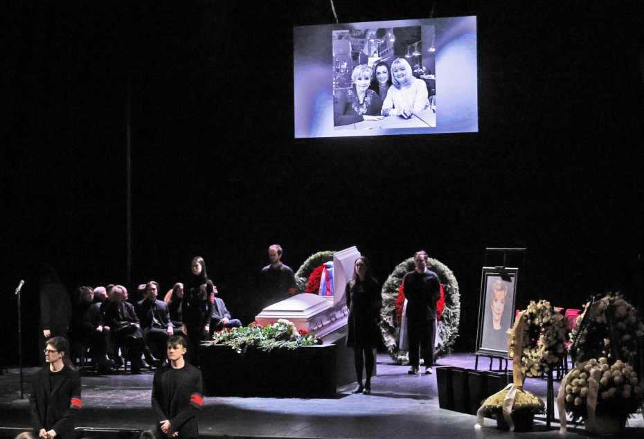 Прощание с народной артисткой РФ Верой Алентовой в Московском драматическом театре имени А. С. Пушкина