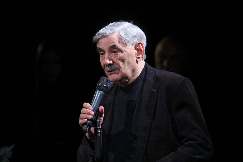 Актер Александр Панкратов-Черный на церемонии прощания с народной артисткой России Верой Алентовой в Московском драматическом театре имени А.С. Пушкина