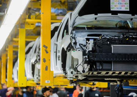 Покинувший РФ автопроизводитель решил зарегистрировать два товарных знака