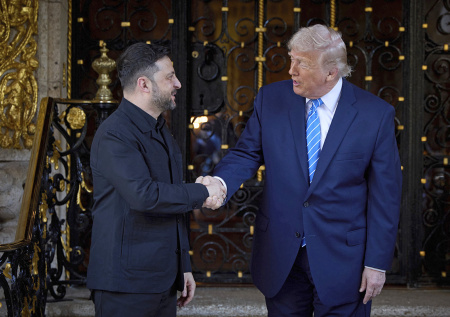 Ушаков рассказал, что Трамп рекомендовал Зеленскому