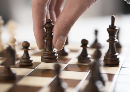 Глава правительства Удмуртии проиграл в шахматы 99-летнему ветерану ВОВ