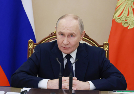 Путин поручил и дальше расширять полосу безопасности на границе с Украиной