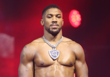 Титулованный боксер попал в смертельное ДТП в Нигерии