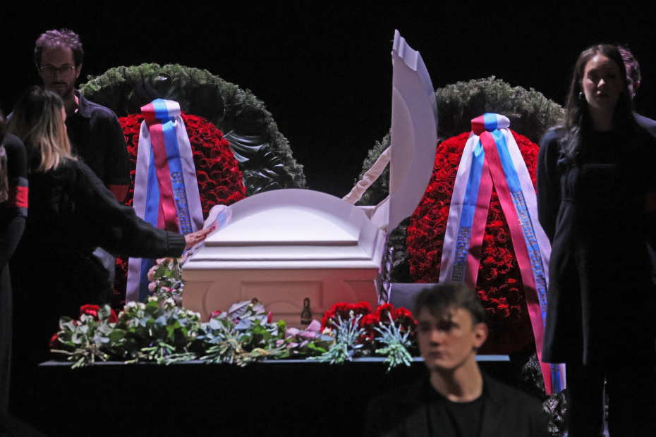 Прощание с народной артисткой РФ Верой Алентовой в Московском драматическом театре имени А. С. Пушкина