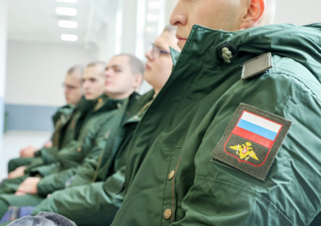 Названо число россиян, получивших отсрочку от осеннего призыва онлайн