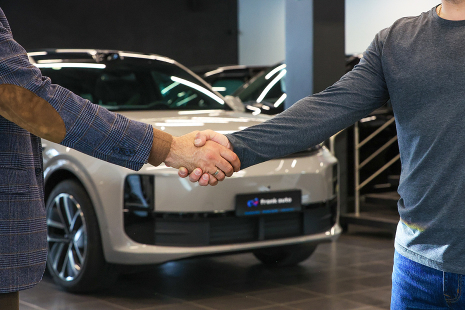 Продажа автомобилей китайской автомобильной марки Lixiang