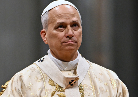 Папа Римский отправил Украине три грузовика гуманитарной помощи