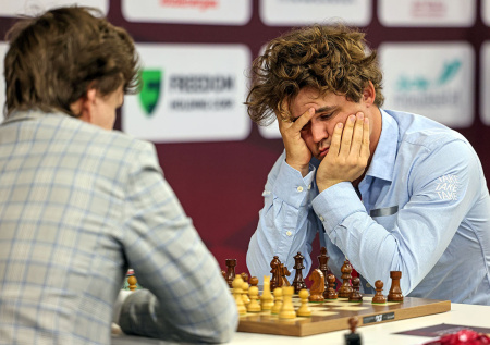 В ФШР отреагировали на поведение Карлсена после поражения от Артемьева