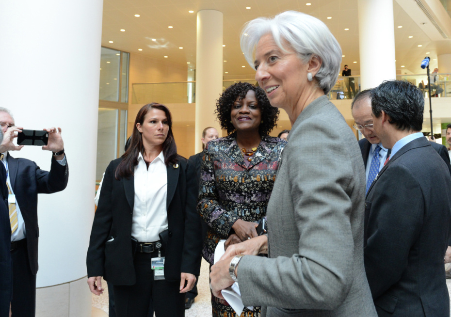 Кристин Лагард перед пресс-брифингом в рамках весенних совещаний МВФ и ВБ (Всемирного банка), 2015 год