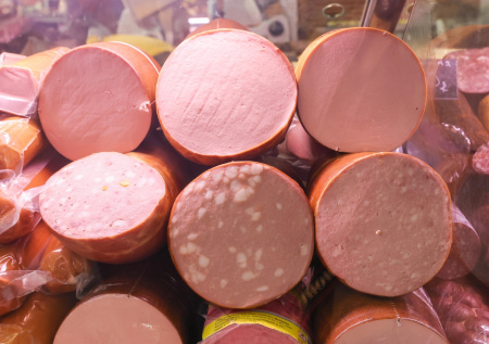 Известная колбаса попала в «праздничный» скандал