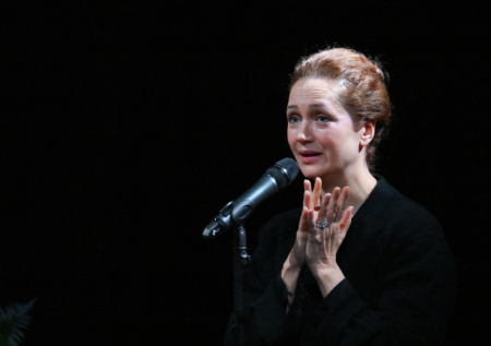 «Всегда выходи на сцену»: Исакова простилась с Алентовой