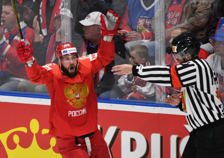 Российские хоккеисты вошли в тройку звезд дня в НХЛ