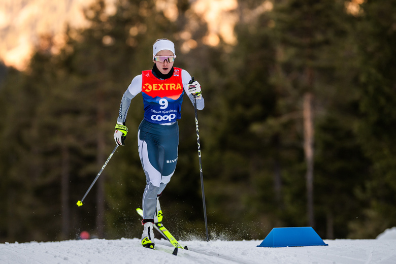 Дарья Непряева во время гонки «Тур де Ски» в Тоблахе
