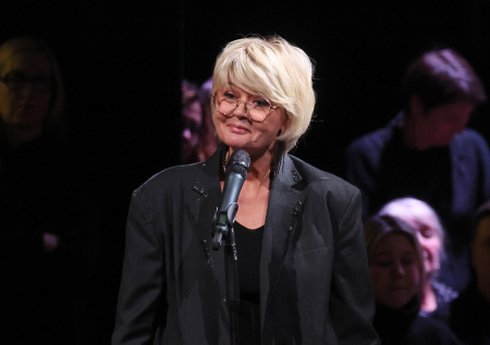 Меньшова произнесла трогательную речь на прощании с Алентовой