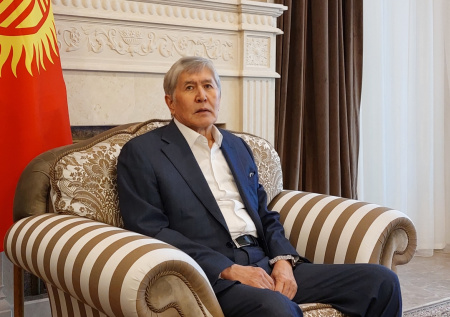 Экс-президент Киргизии Атамбаев лишился всех наград