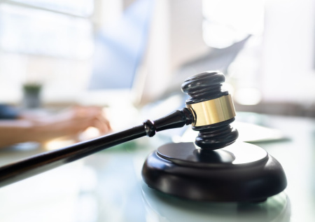 Мужчина потребовал от ресторана $50 тыс. после неудачного похода в туалет