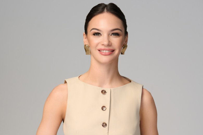 Телеведущая Олеся Серегина