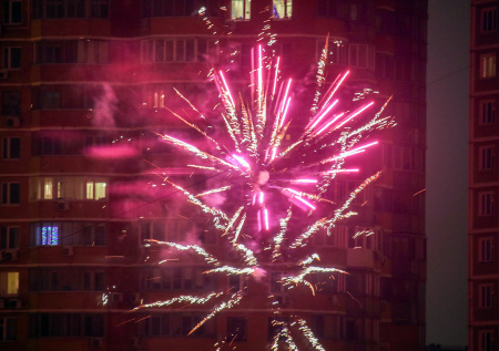 Москвичам напомнили о штрафах за петарды и салюты