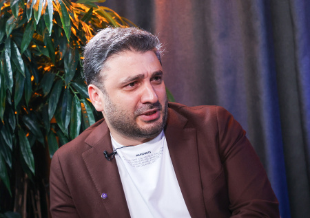 Андреасян ответил критикующим его за экранизацию классики