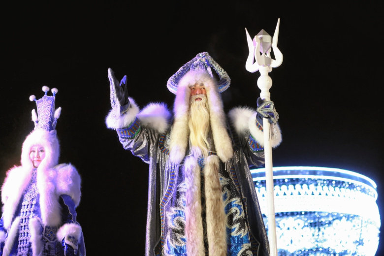 Церемония зажжения огней на новогодней елке в Якутске