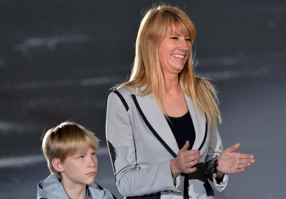 Светлана Журова с сыном Ярославом на шоу ледовых видов спорта в честь 10-летнего юбилея спортивного комплекса «Крылатское», 2014 год