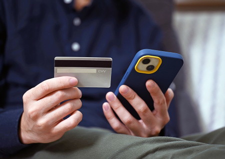 Финансист объяснил, как избежать блокировки карты при переводе самому себе