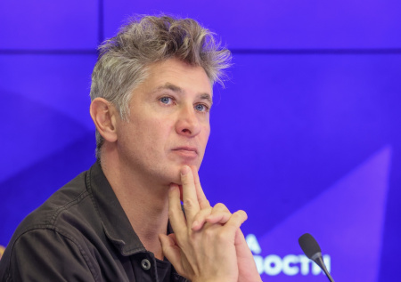 Режиссер Волошин ответил, надо ли осовременивать классику