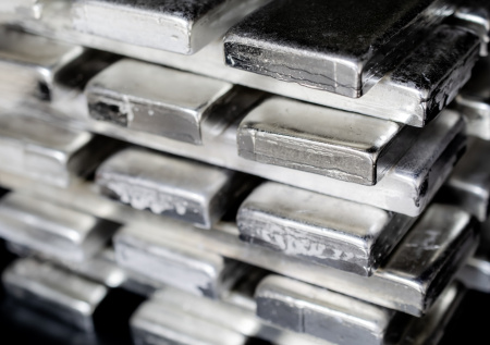 Названы самые дорогие товары 2025 года