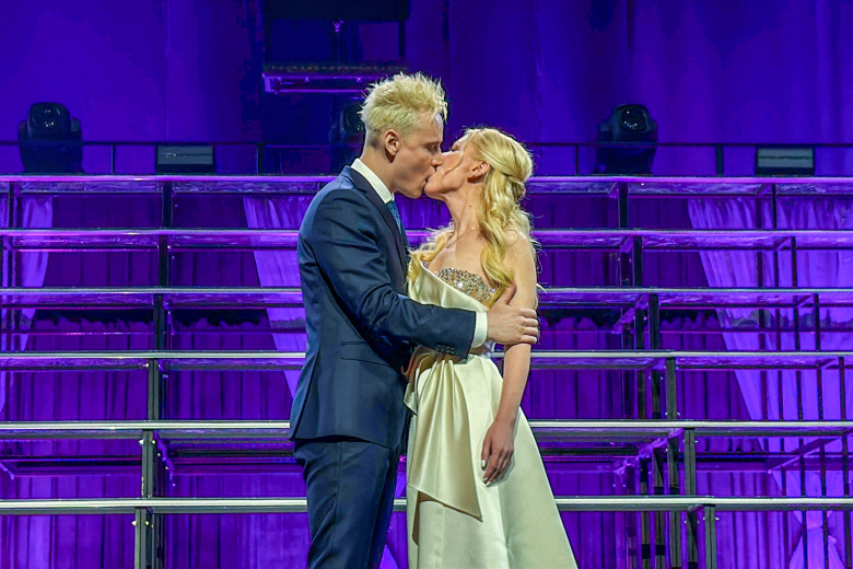 Певец Shaman (Ярослав Дронов) и глава Лиги безопасного интернета Екатерина Мизулина во время концерта «Ты моя».