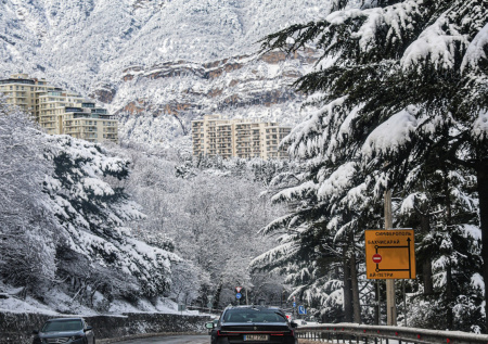 Крымские спасатели начали ликвидацию последствий снежного шторма