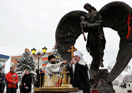 Мемориал жертвам атаки ВСУ освятили в Белгороде