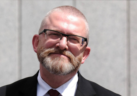 Вытирал ноги о флаг ЕС, писал письма Лаврову: кто такой Гжегож Браун