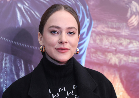 Аглая Тарасова вышла в свет с мужчиной и породила слухи о романе