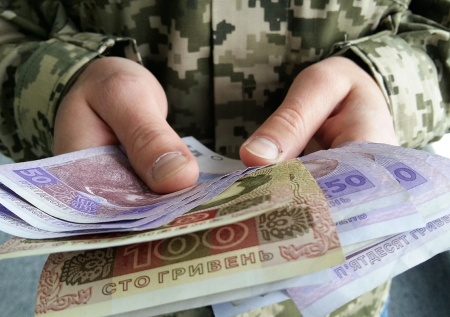 «Деньги шли на оплату алиментов»: пленный ВСУ разоблачил командира роты