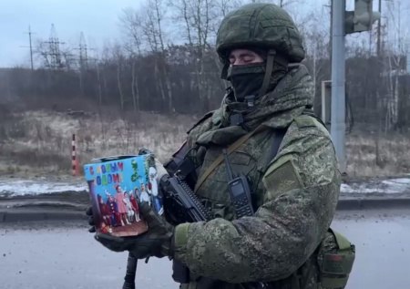 «Пусть тыл будет надежным»: Дед Мороз обратился к военнослужащим СВО