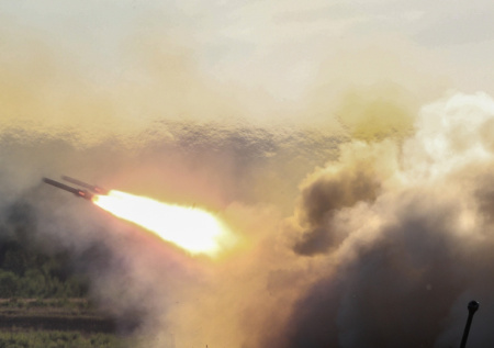 Над Подмосковьем сбили десятки БПЛА и один из них упал на деревню