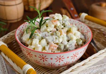 В Германии впервые на прилавках появились холодец и оливье