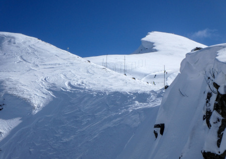 Ребенка с отцом накрыло снежной лавиной на горнолыжном курорте