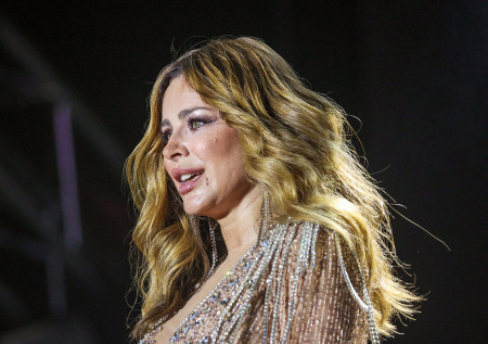 Измены, российский паспорт, помощь украинцам: как живет певица Ани Лорак