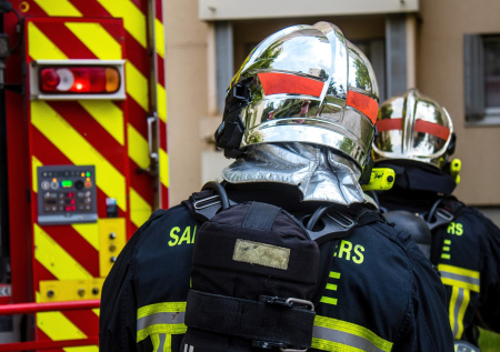 Во Франции в новогоднюю ночь сожгли сотни автомобилей