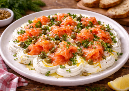 С хлебом к вину: некалорийная закуска с творожным сыром и слабосоленым лососем