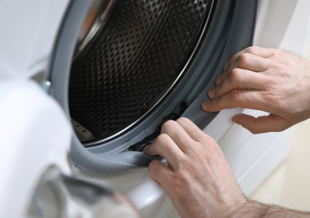 Черная плесень в стиральной машине? Спасем технику тремя простыми ингредиентами: домашний рецепт