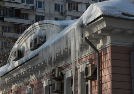 Назван способ отслеживать образование гололедицы и сосулек