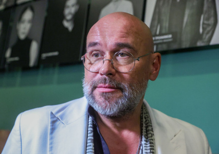 Тайная семья, слова об эмиграции, новые фильмы: как живет Максим Аверин