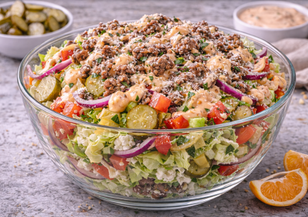 Очень вкусный салат «Биг Мак»: тот самый вкус легендарного бургера никого не оставит равнодушным