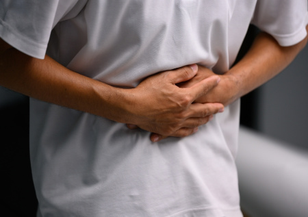 Врач озвучил главные причины новогодних запоров у россиян