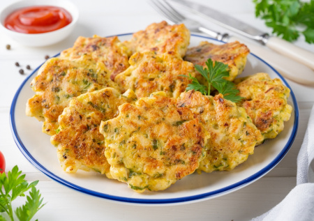 Забудьте о сухих отбивных: этот сырный кляр сделает курицу сочной с хрустящей золотистой корочкой