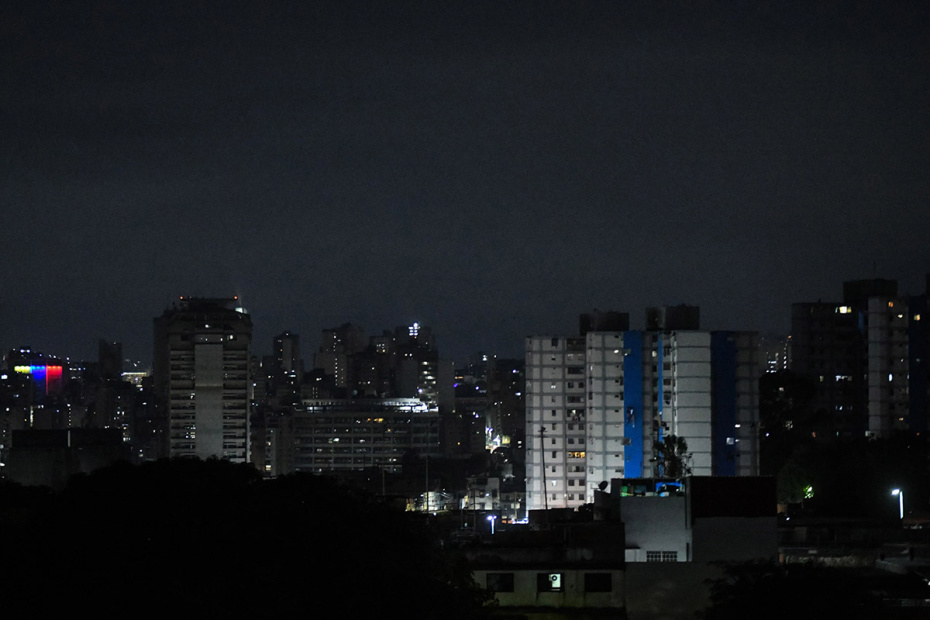 Серия мощных взрывов прогремела в столице Венесуэлы Каракасе ночью 3 января