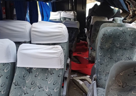 Автобус столкнулся с грузовиком на шоссе и 11 человек погибли